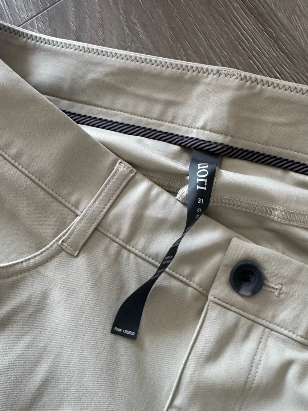 Vuori Short Sleeve Crew Tee in Taupe Brown